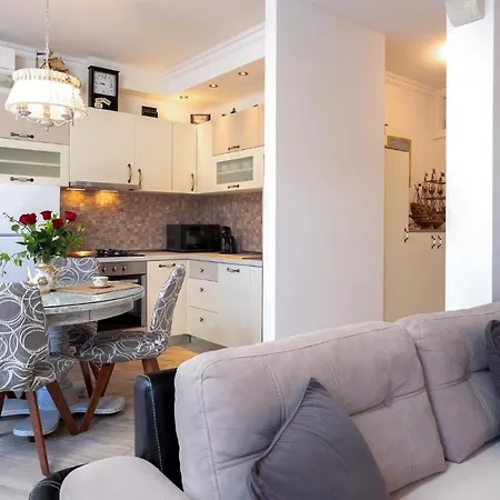 Apartment Capitis In The Center- Luxury With Swimming Pool
