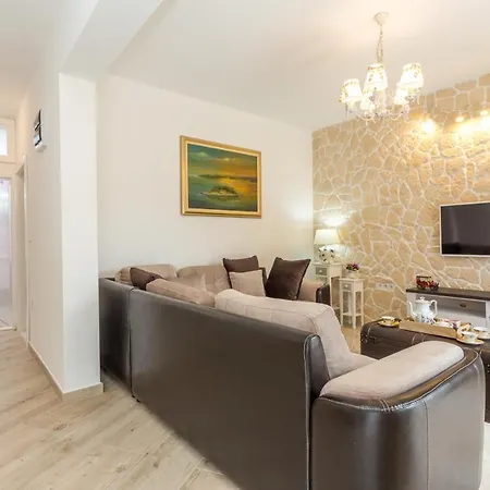 Apartment Capitis In The Center- Luxury With Swimming Pool *
