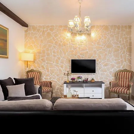 Capitis In The Center- Luxury With Swimming Pool *
