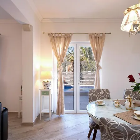 Capitis In The Center- Luxury With Swimming Pool *
