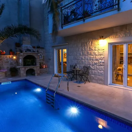 Capitis In The Center- Luxury With Swimming Pool Apartment *