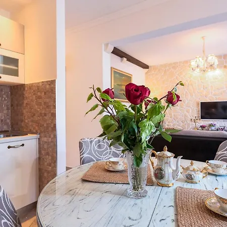 Capitis In The Center- Luxury With Swimming Pool Apartment *