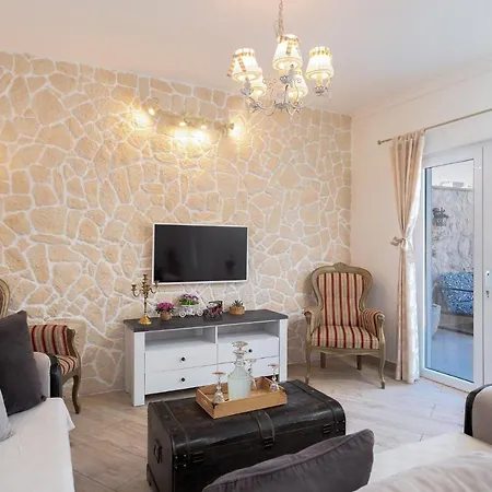 Apartment Capitis In The Center- Luxury With Swimming Pool *