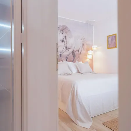 Capitis In The Center- Luxury With Swimming Pool Apartment Hvar Town