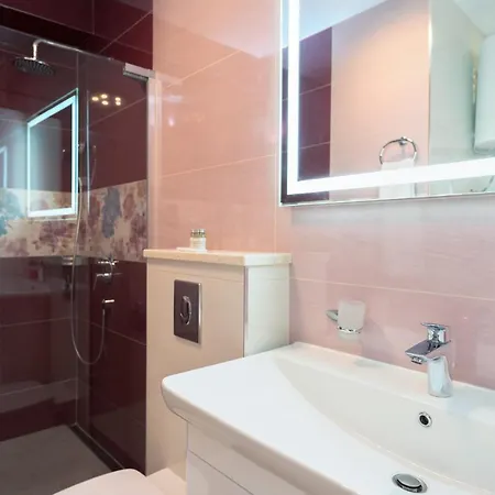 Apartment Capitis In The Center- Luxury With Swimming Pool