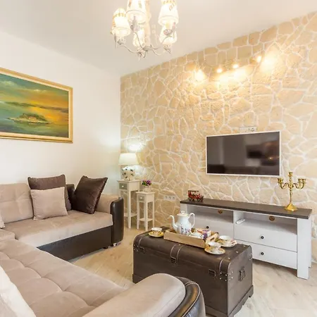Capitis In The Center- Luxury With Swimming Pool *