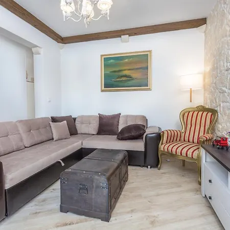 Capitis In The Center- Luxury With Swimming Pool