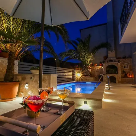 アパート Luxury Escape With Private Pool フヴァル