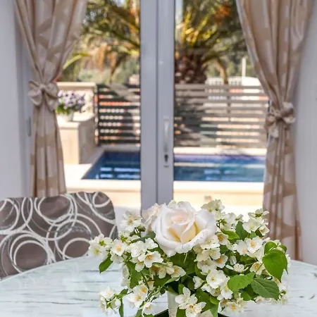 Capitis In The Center- Luxury With Swimming Pool