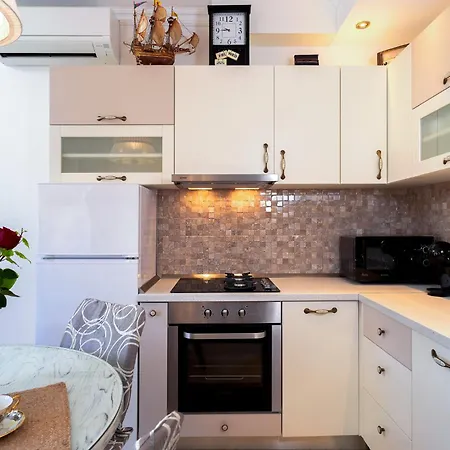 شقة Villa Capitis In The Centre- Luxury Apartment With Swimming Pool