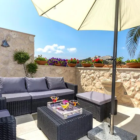 Villa Capitis In The Centre- Luxury Apartment With Swimming Pool