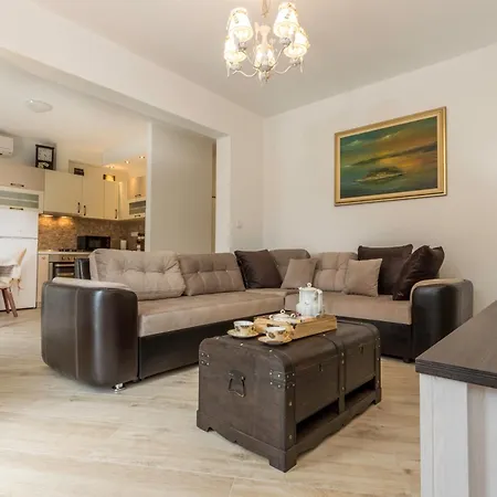 شقة Villa Capitis In The Centre- Luxury Apartment With Swimming Pool