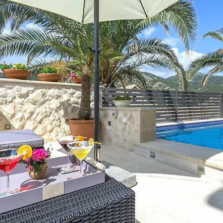 Apartman Capitis In The Centre- Luxury With Swimming Pool